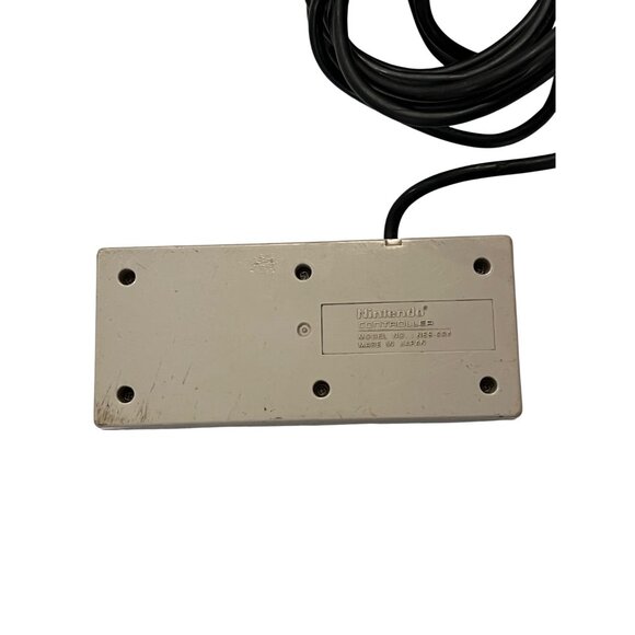 Nintendo NES-004 Controller Original Wired Gaming Accessory Made In Japan - Picture 4 of 5